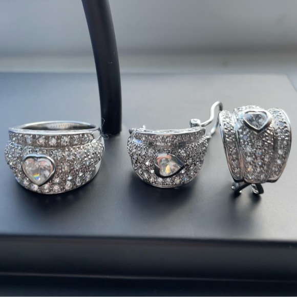 Gorgeous Heart Ring with Matching Earrings - Picture 6 of 12